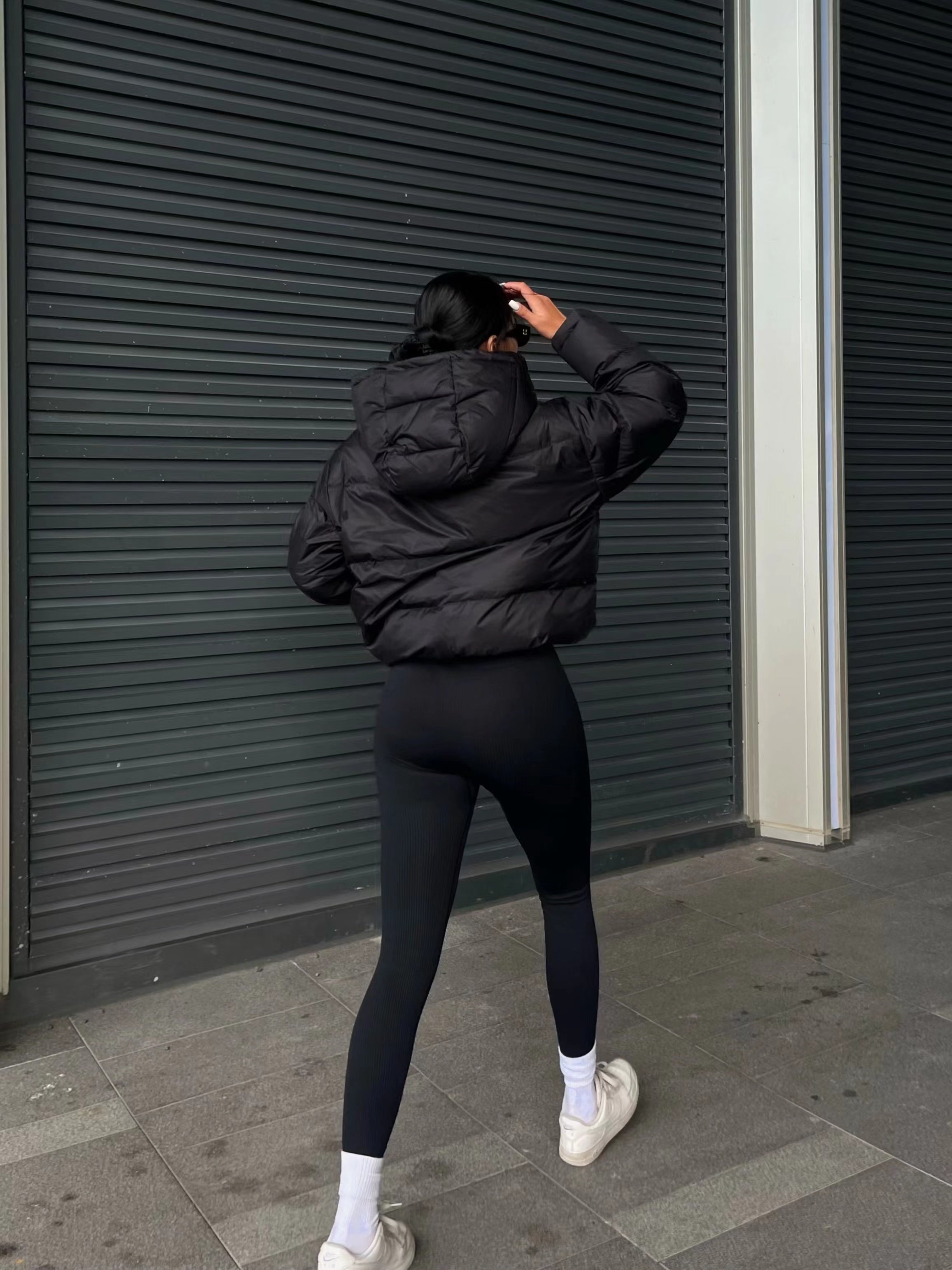 [Winter|Jacket] Stylish Black Women's Hooded Puffer Jacket | Casual Short Warm Outerwear | with Drawstring Design, Long Sleeves, and Button-Up Front for Winter Comfort