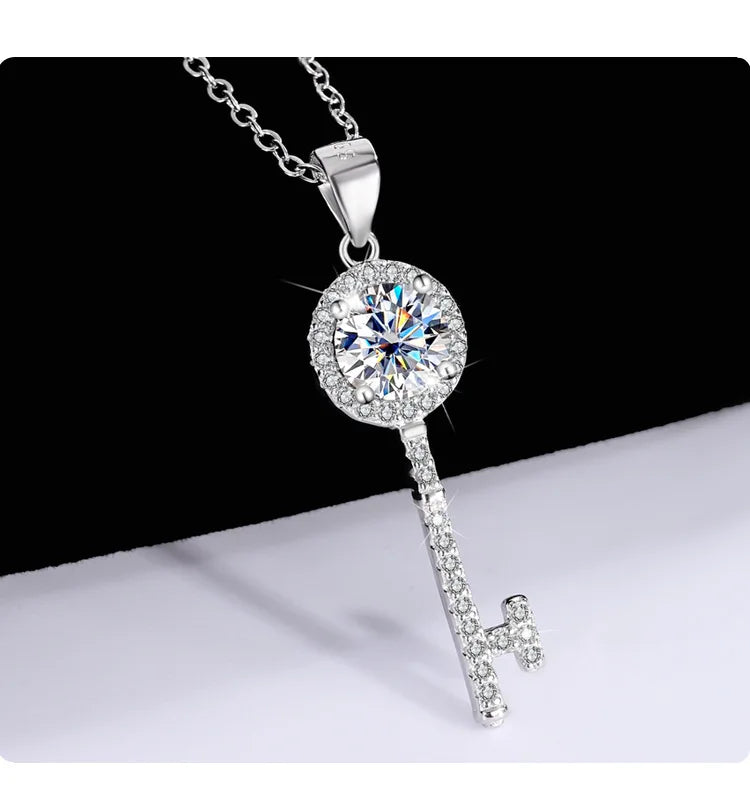 s925 sterling silver four-leaf clover necklace, silver pendant, Moissanite necklace, classic for women